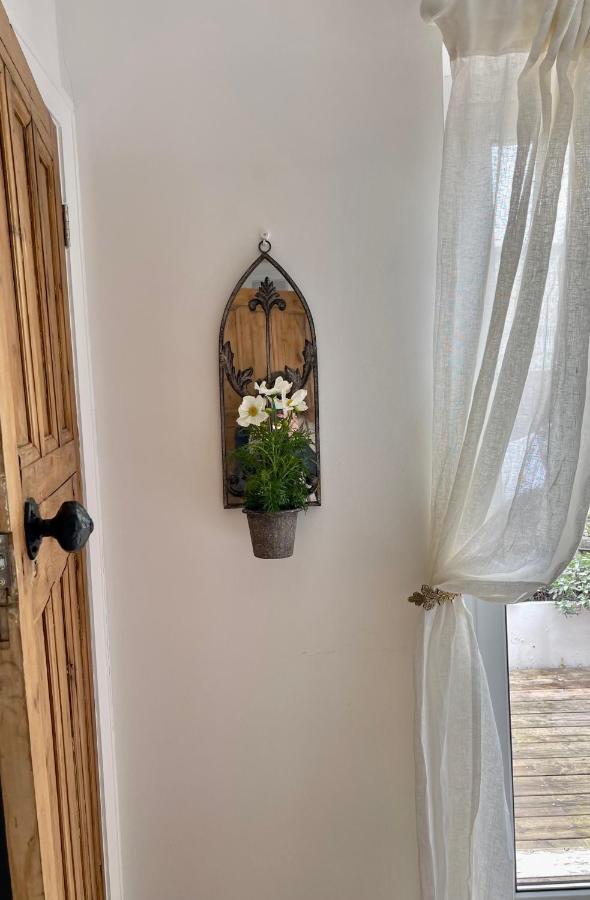 Little Nook Villa Уитстейбъл Екстериор снимка